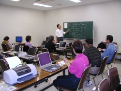 講師の説明に耳を傾けている会場様子